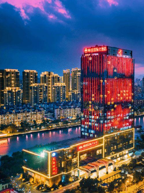 福(fu)州(zhou)人(ren)註(zhu)意(yi) 此(ci)刻，我(wo)們正(zheng)書(shu)寫城市(shi)新(xin)篇章